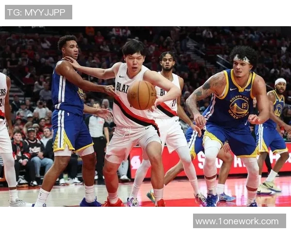 勇士与开拓者激战在即球迷期待精彩对决与球星表现